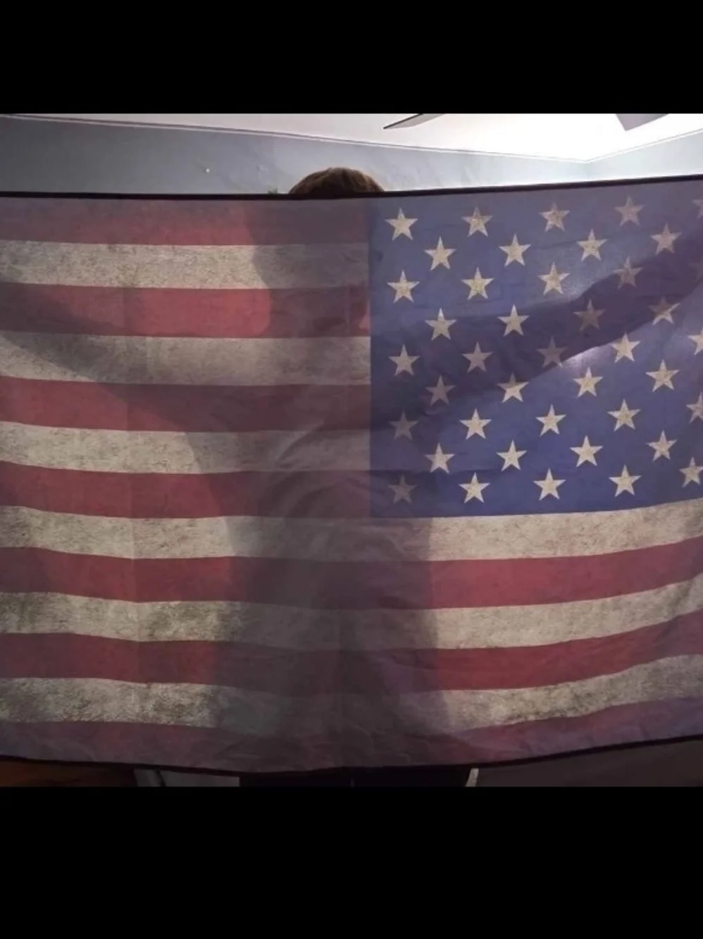 Vintage-Style American Flag Tapestry - Red, White & Blue